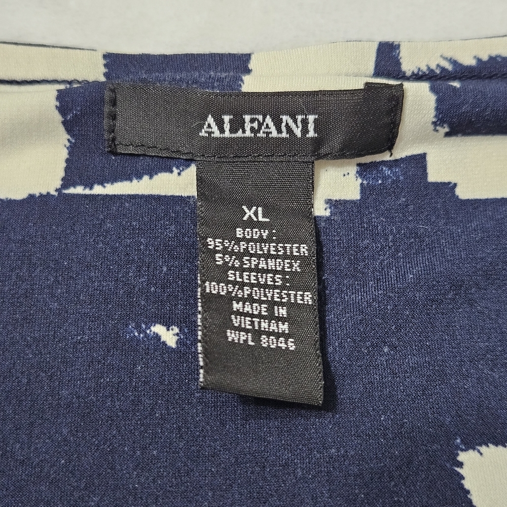 EUC Alfani blouse navy blue & off-white artsy pattern w/detachable necklace XL - Picture 8 of 12